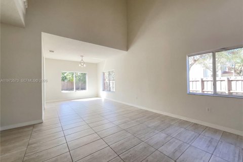 Купить виллу или дом в Хомстед, Флорида 3 спальни, 178.28м2, № 2036469 - фото 3