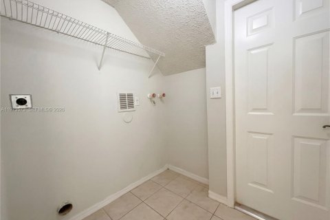 Купить виллу или дом в Хомстед, Флорида 3 спальни, 178.28м2, № 2036469 - фото 15