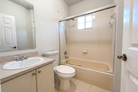 Купить виллу или дом в Хомстед, Флорида 3 спальни, 178.28м2, № 2036469 - фото 19