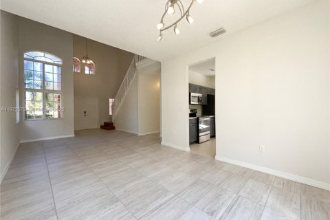 Купить виллу или дом в Хомстед, Флорида 3 спальни, 178.28м2, № 2036469 - фото 12