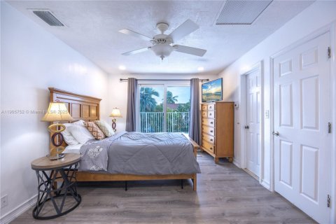 House in Pompano Beach, Florida 5 bedrooms, 244.98 sq.m. № 2081969 - photo 21