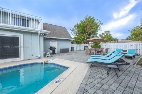 House in Pompano Beach, Florida 5 bedrooms, 244.98 sq.m. № 2081969 - photo 4