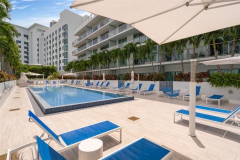 Condominio en venta en Miami, Florida, 52.49 m2 № 1756219 - foto 12