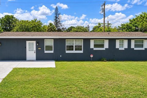 House in Daytona Beach, Florida 4 bedrooms, 142.7 sq.m. № 2353417
