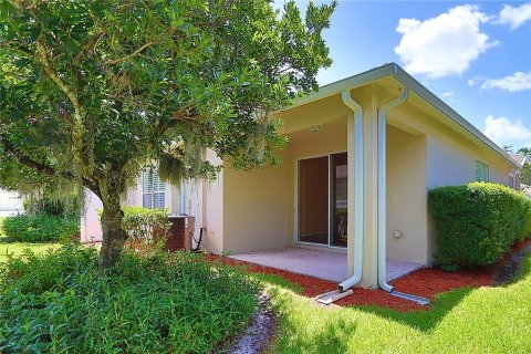 Villa ou maison à vendre à Wesley Chapel, Floride: 2 chambres, 135.08 m2 № 2234707 - photo 6