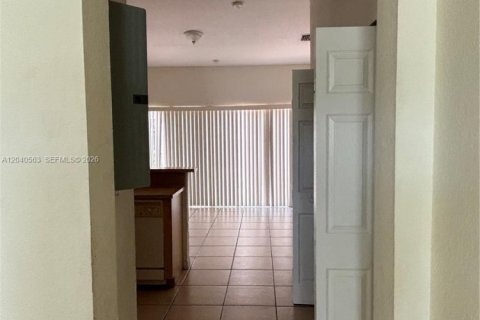 House in Miami, Florida 3 bedrooms, 116.31 sq.m. № 2087293 - photo 4