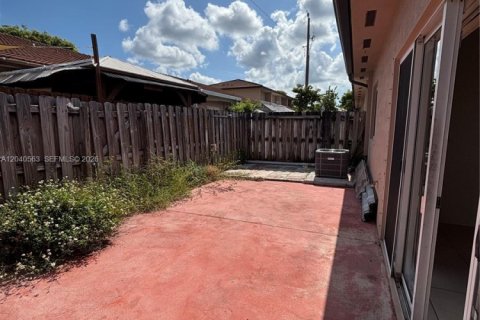 House in Miami, Florida 3 bedrooms, 116.31 sq.m. № 2087293 - photo 11