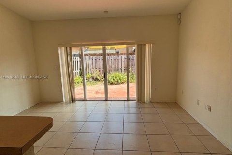 House in Miami, Florida 3 bedrooms, 116.31 sq.m. № 2087293 - photo 10