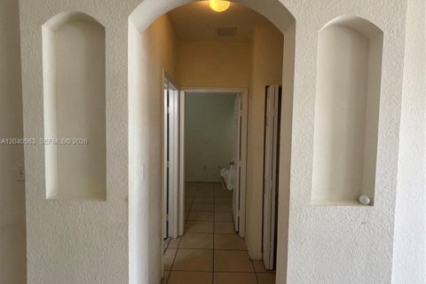 House in Miami, Florida 3 bedrooms, 116.31 sq.m. № 2087293 - photo 2