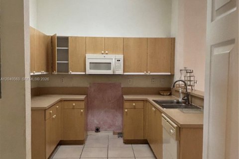House in Miami, Florida 3 bedrooms, 116.31 sq.m. № 2087293 - photo 6