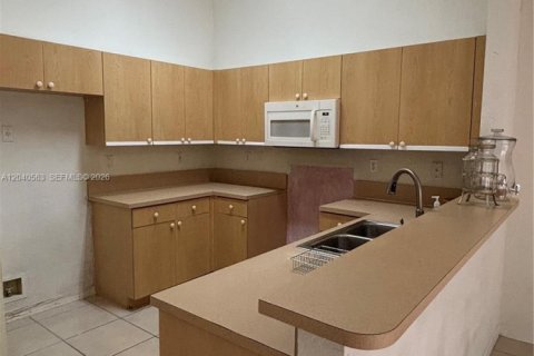 House in Miami, Florida 3 bedrooms, 116.31 sq.m. № 2087293 - photo 13