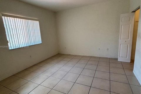 House in Miami, Florida 3 bedrooms, 116.31 sq.m. № 2087293 - photo 9