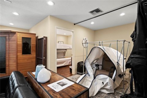 Commercial property in Saint Petersburg, Florida 537.35 sq.m. № 1722168 - photo 15