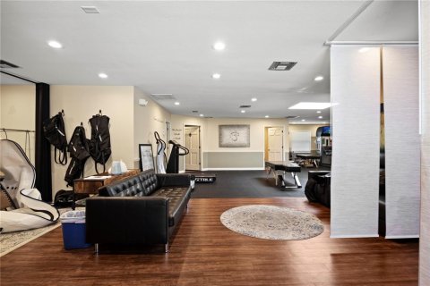 Commercial property in Saint Petersburg, Florida 537.35 sq.m. № 1722168 - photo 18