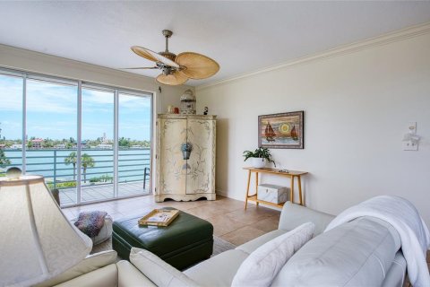 Condo in South Pasadena, Florida, 2 bedrooms № 2151910 - photo 15