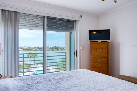 Condo in South Pasadena, Florida, 2 bedrooms № 2151910 - photo 18