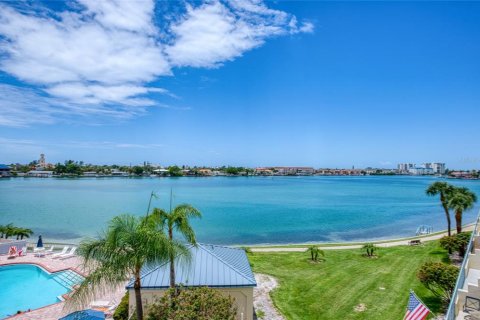 Condo in South Pasadena, Florida, 2 bedrooms  № 2151910