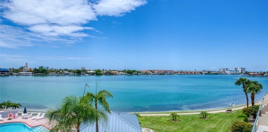 Condo in South Pasadena, Florida, 2 bedrooms № 2151910