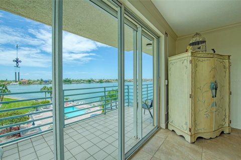Condo in South Pasadena, Florida, 2 bedrooms № 2151910 - photo 3