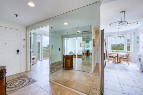 Condo in South Pasadena, Florida, 2 bedrooms № 2151910 - photo 11
