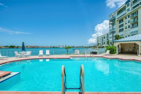 Condo in South Pasadena, Florida, 2 bedrooms № 2151910 - photo 30
