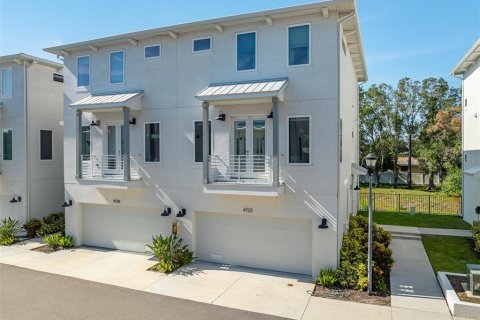 Adosado en venta en Tampa, Florida, 3 dormitorios, 197.97 m2 № 2195860 - foto 2