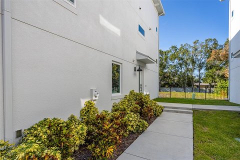 Adosado en venta en Tampa, Florida, 3 dormitorios, 197.97 m2 № 2195860 - foto 19