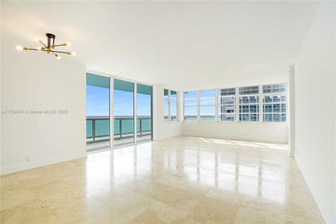 Apartamento en alquiler en Miami Beach, Florida, 2 dormitorios, 148.64 m2 № 1738332 - foto 11