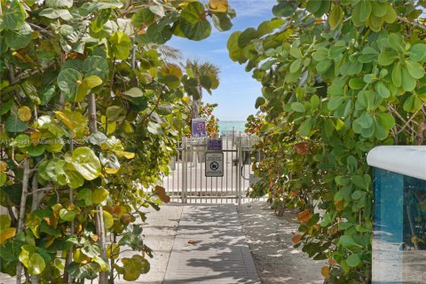 Apartamento en alquiler en Miami Beach, Florida, 2 dormitorios, 148.64 m2 № 1738332 - foto 4