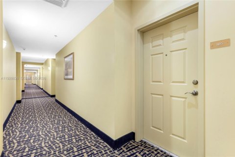Condominio en venta en Miami, Florida, 1 dormitorio, 106.09 m2 № 1989927 - foto 16