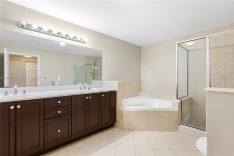 Condominio en venta en Miami, Florida, 1 dormitorio, 106.09 m2 № 1989927 - foto 15