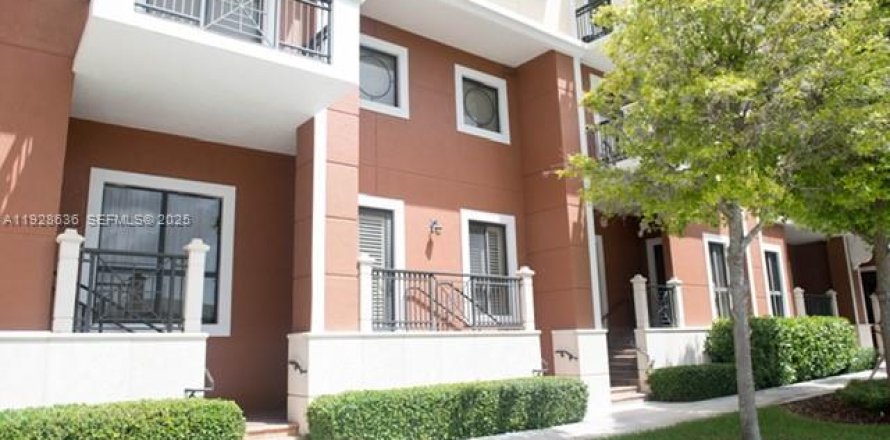 Condominio en Miami, Florida, 1 dormitorio  № 1989927