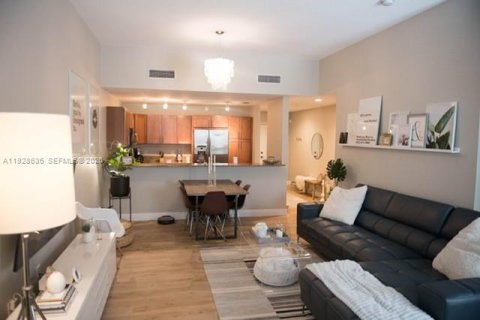 Condominio en venta en Miami, Florida, 1 dormitorio, 106.09 m2 № 1989927 - foto 21