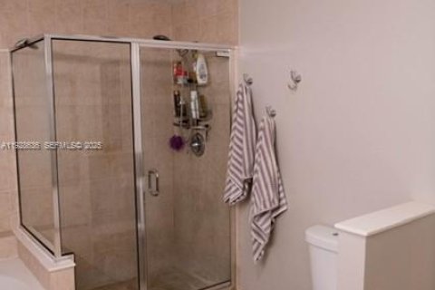 Condominio en venta en Miami, Florida, 1 dormitorio, 106.09 m2 № 1989927 - foto 13