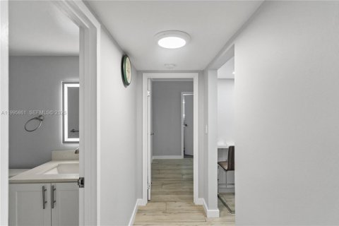 Copropriété à vendre à Hallandale Beach, Floride: 2 chambres, 99.87 m2 № 2063413 - photo 9