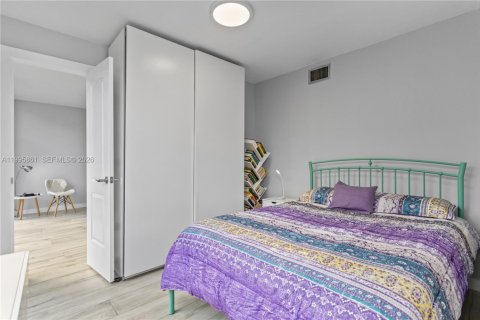 Copropriété à vendre à Hallandale Beach, Floride: 2 chambres, 99.87 m2 № 2063413 - photo 8
