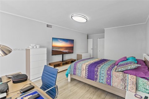 Copropriété à vendre à Hallandale Beach, Floride: 2 chambres, 99.87 m2 № 2063413 - photo 13