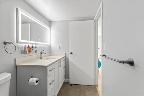 Copropriété à vendre à Hallandale Beach, Floride: 2 chambres, 99.87 m2 № 2063413 - photo 21
