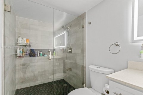 Copropriété à vendre à Hallandale Beach, Floride: 2 chambres, 99.87 m2 № 2063413 - photo 22