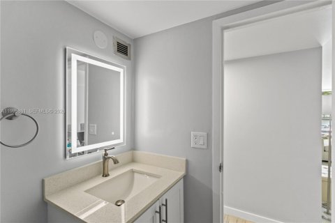 Copropriété à vendre à Hallandale Beach, Floride: 2 chambres, 99.87 m2 № 2063413 - photo 16