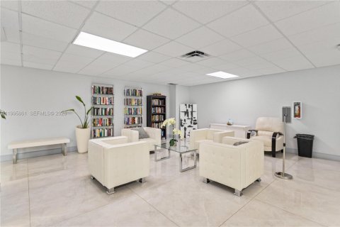 Copropriété à vendre à Hallandale Beach, Floride: 2 chambres, 99.87 m2 № 2063413 - photo 26