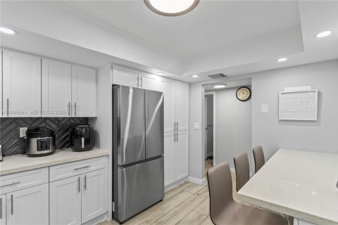 Copropriété à vendre à Hallandale Beach, Floride: 2 chambres, 99.87 m2 № 2063413 - photo 19