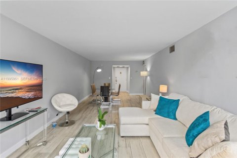 Copropriété à vendre à Hallandale Beach, Floride: 2 chambres, 99.87 m2 № 2063413 - photo 5