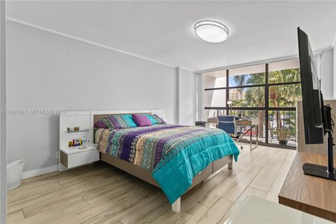 Copropriété à vendre à Hallandale Beach, Floride: 2 chambres, 99.87 m2 № 2063413 - photo 11
