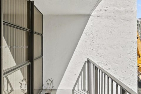 Copropriété à vendre à Hallandale Beach, Floride: 2 chambres, 99.87 m2 № 2063413 - photo 14