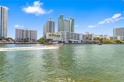 Copropriété à vendre à Hallandale Beach, Floride: 2 chambres, 99.87 m2 № 2063413 - photo 30
