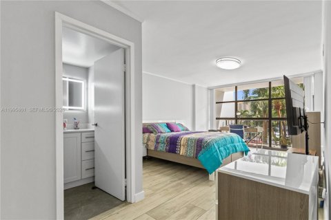 Copropriété à vendre à Hallandale Beach, Floride: 2 chambres, 99.87 m2 № 2063413 - photo 10
