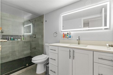 Copropriété à vendre à Hallandale Beach, Floride: 2 chambres, 99.87 m2 № 2063413 - photo 20