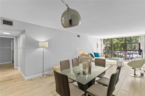 Copropriété à vendre à Hallandale Beach, Floride: 2 chambres, 99.87 m2 № 2063413 - photo 2