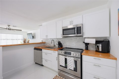 Casa en alquiler en Dania Beach, Florida, 2 dormitorios, 156.45 m2 № 2054789 - foto 16